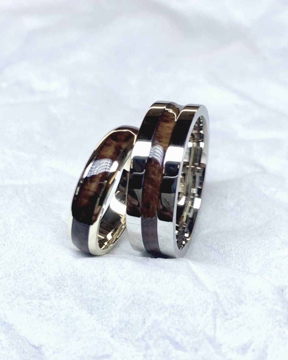 Alliances assorties or jaune et or blanc avec bois d'amourette_2