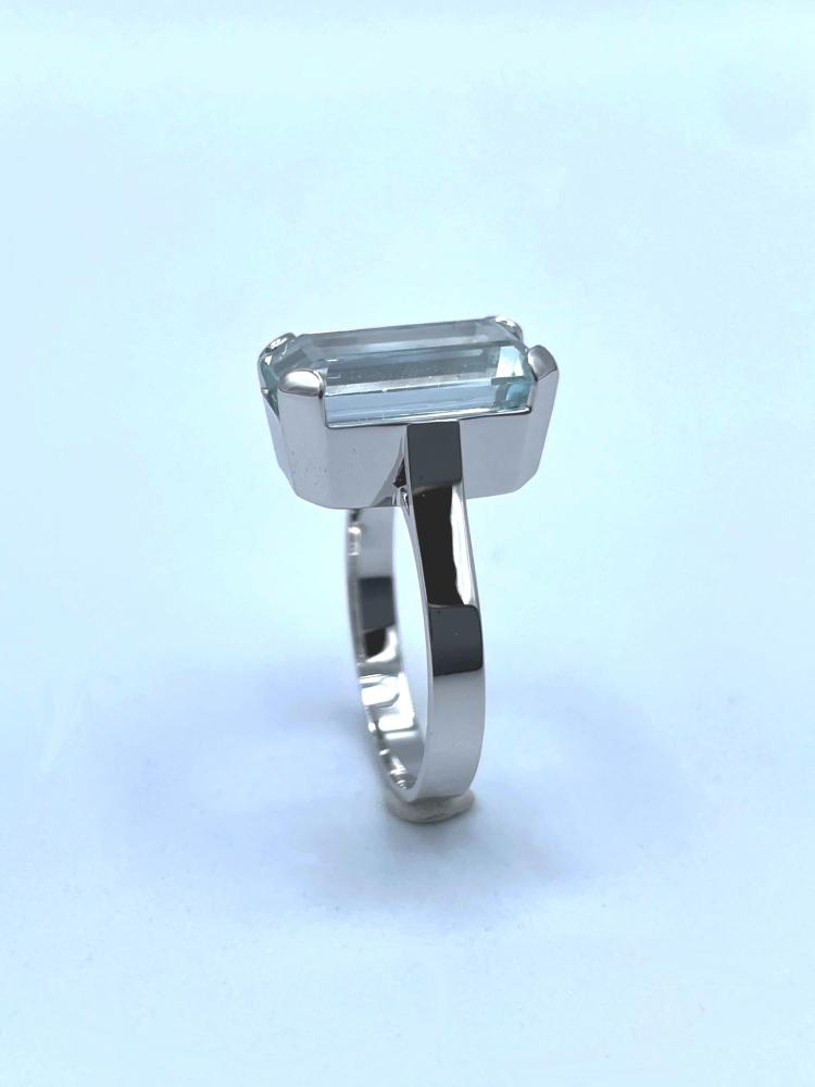 Bague or blanc aigue marine taille emeraude