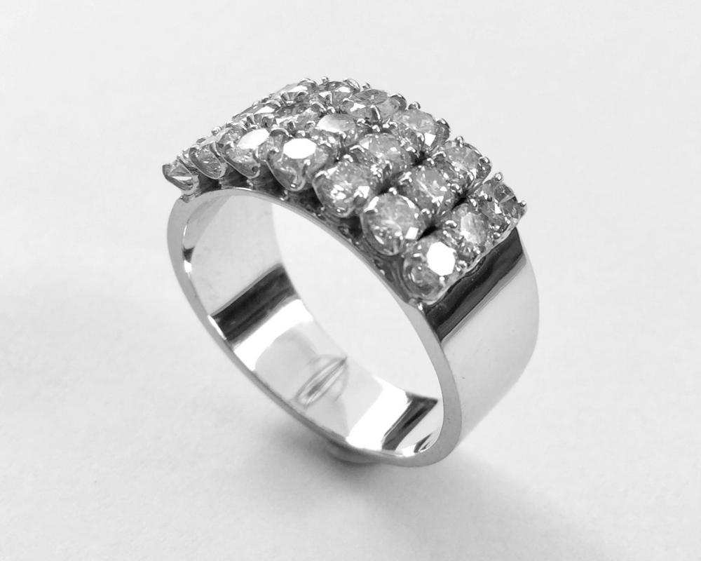 Bague or blanc, multi diamants, serti griffes