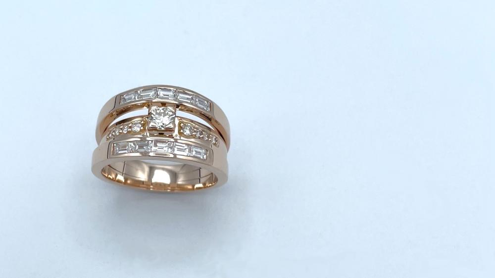 Bague or rose, 3 rangs, diamants tailles brillant et baguette