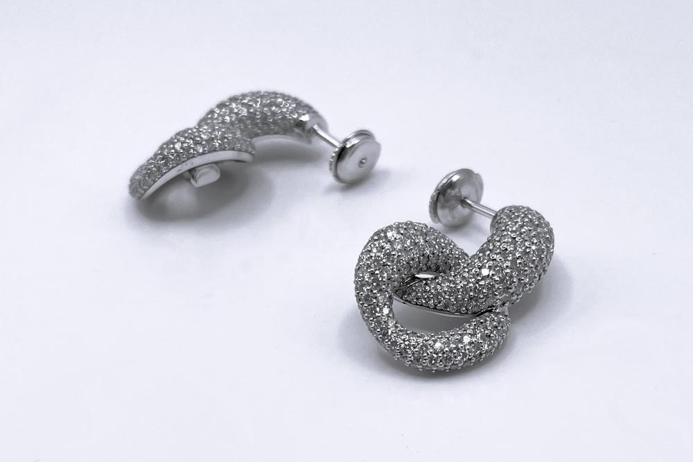 Boucles d'oreilles or blanc maillons, diamants_1