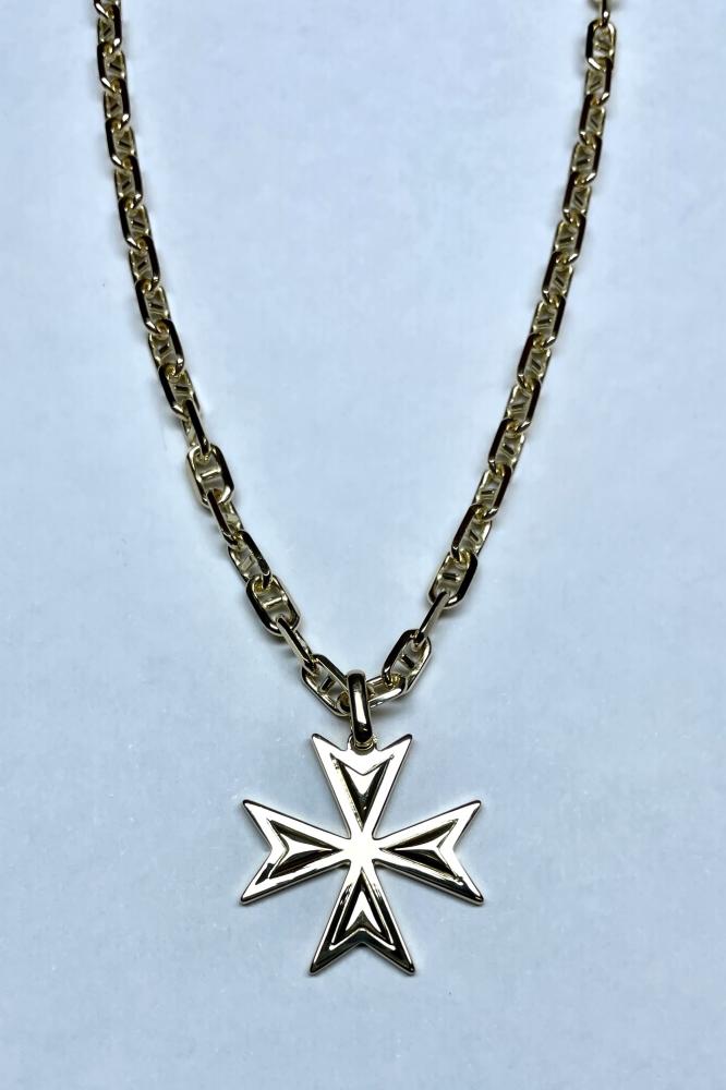 Pendentif or jaune croix de Malte en relief, chaîne or jaune maille marine massive