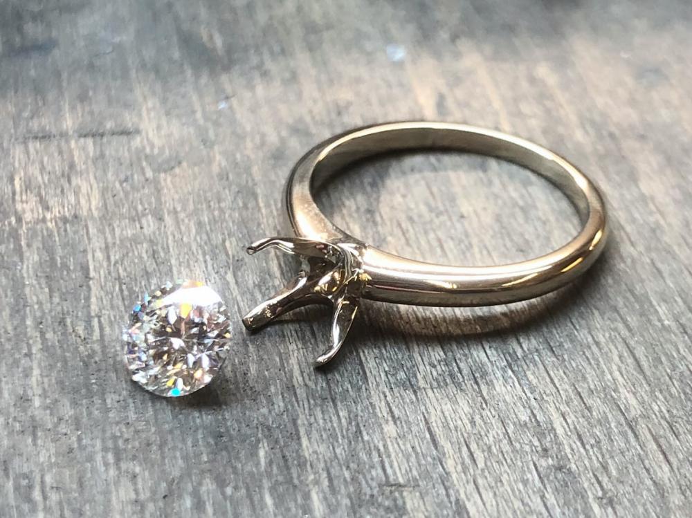 Solitaire or blanc diamant serti 4 griffes