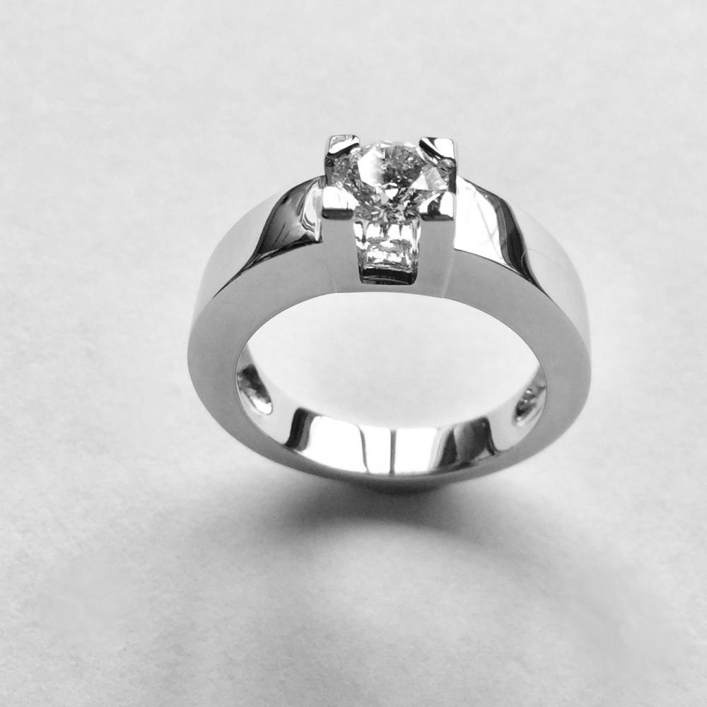 Solitaire or blanc, diamant serti 4 griffes carrées