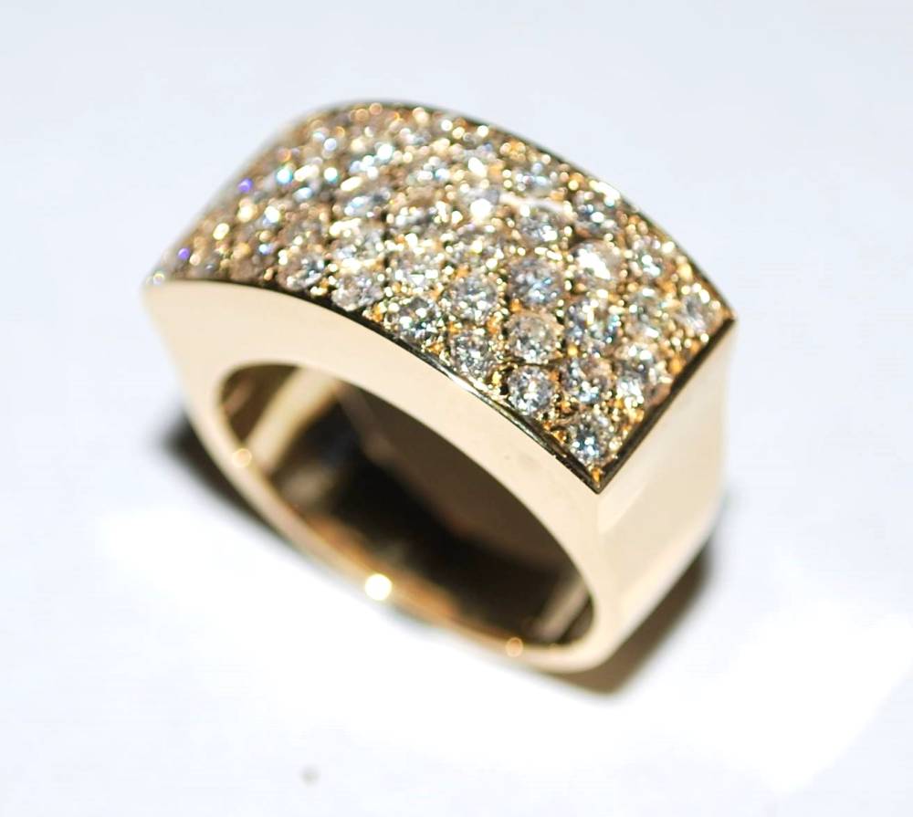 Bague or jaune pavage de diamants