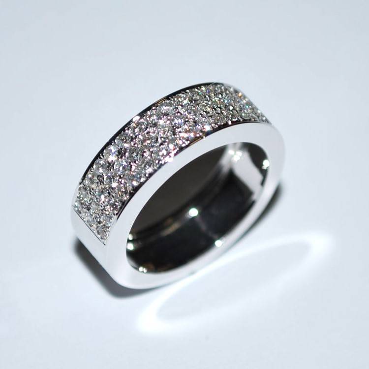 Bague or blanc demi-pavage diamants