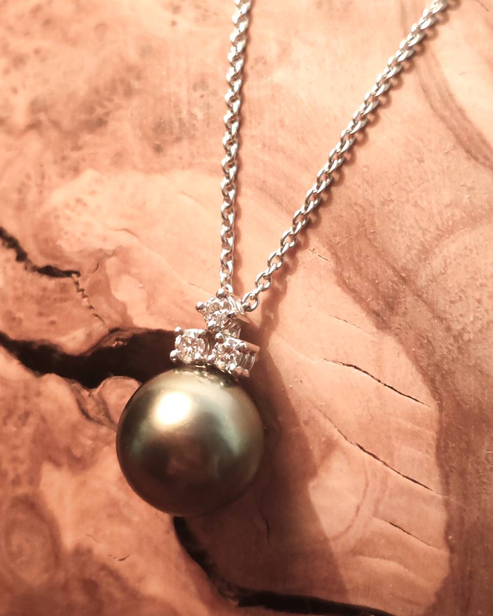 Pendentif or blanc diamants et perle de Tahiti
