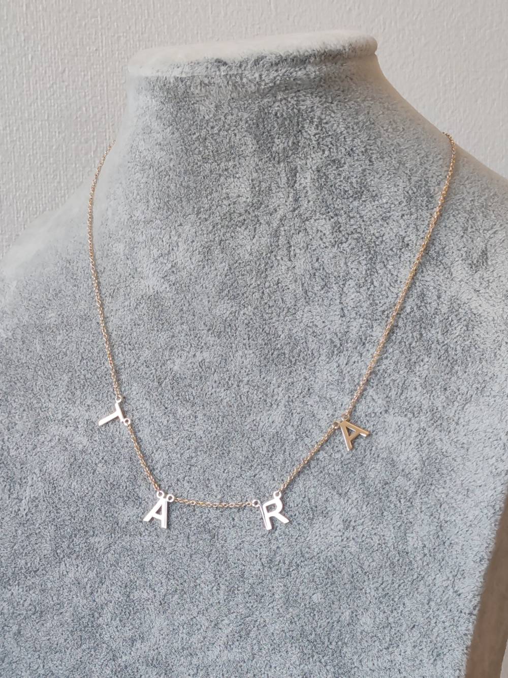Collier TARA en or jaune sur buste