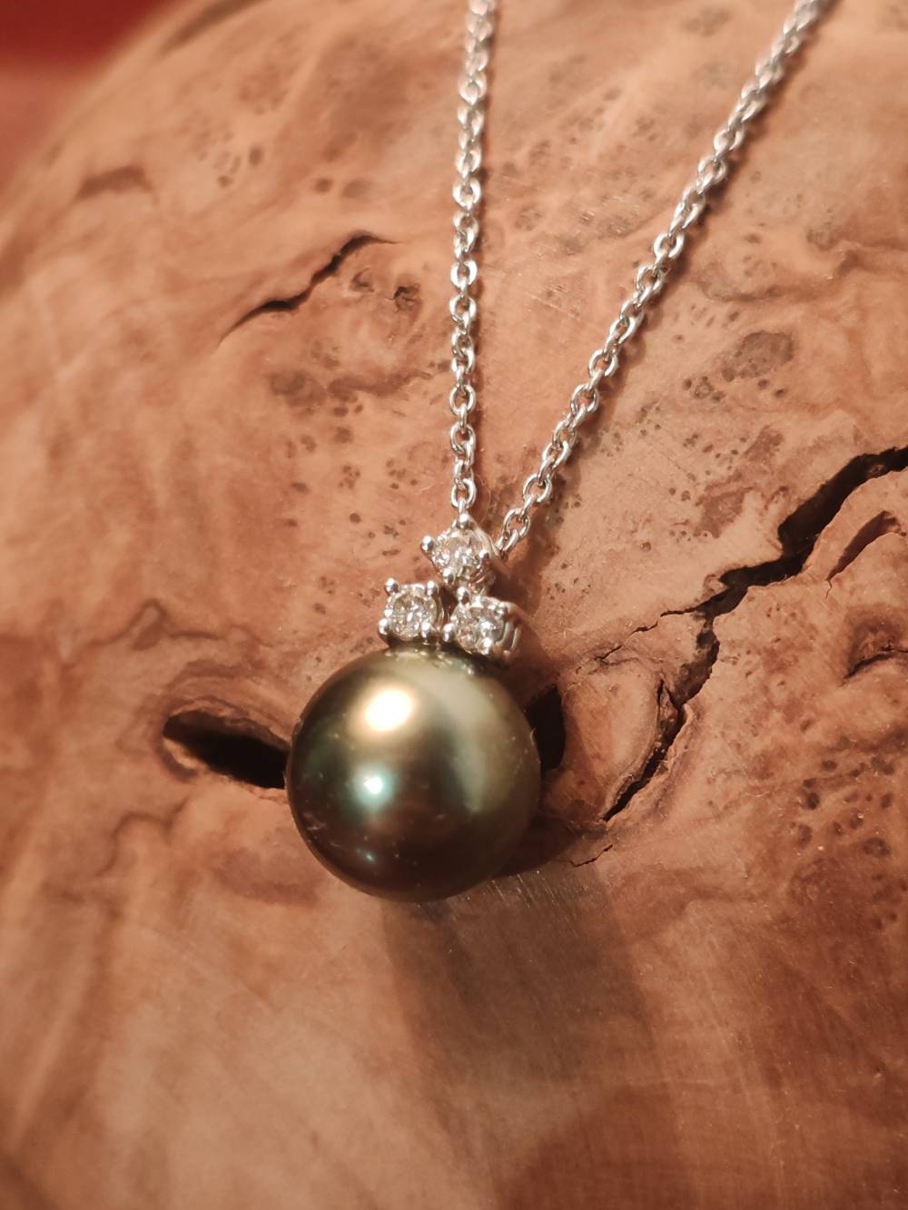Pendentif or blanc, diamants et perle de Tahiti