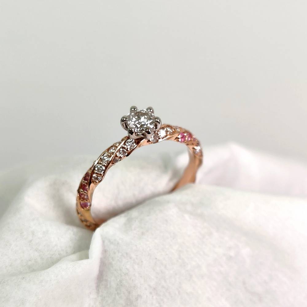 Solitaire vrille 2 ors diamants et saphirs roses