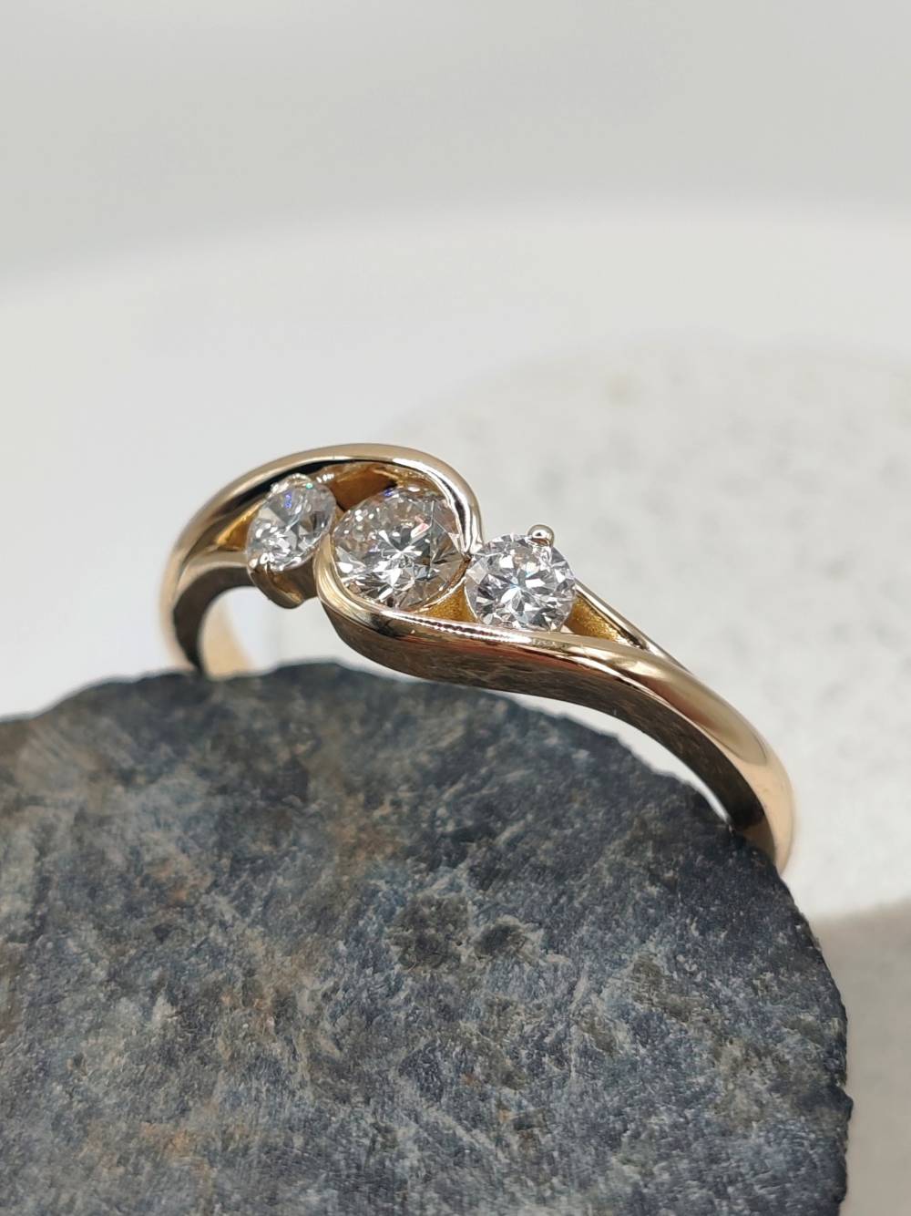 Trilogie or jaune et diamants
