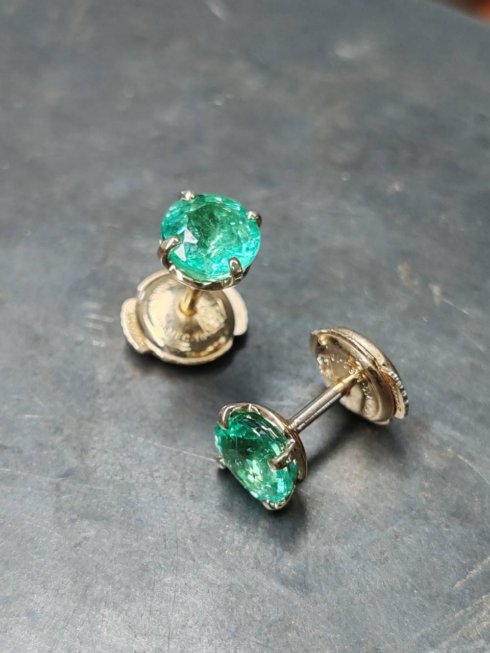 Puces or jaune émeraudes 6mm